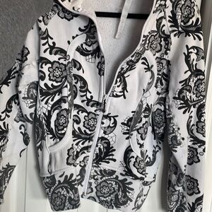 Size 8 lululemon scuba hoody